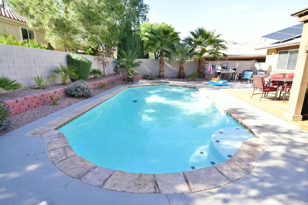 Entzückendes Zuhause mit wunderschönem Pool und Whirlpool in Las Vegas, Red Rock Canyon