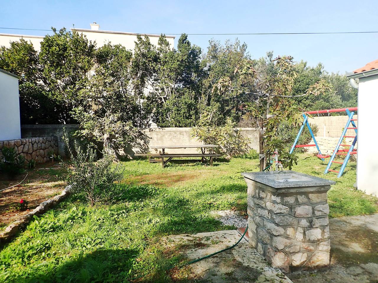 Ferienhaus mit Klimaanlage und Terrasse in Starigrad Paklenica, Starigrad