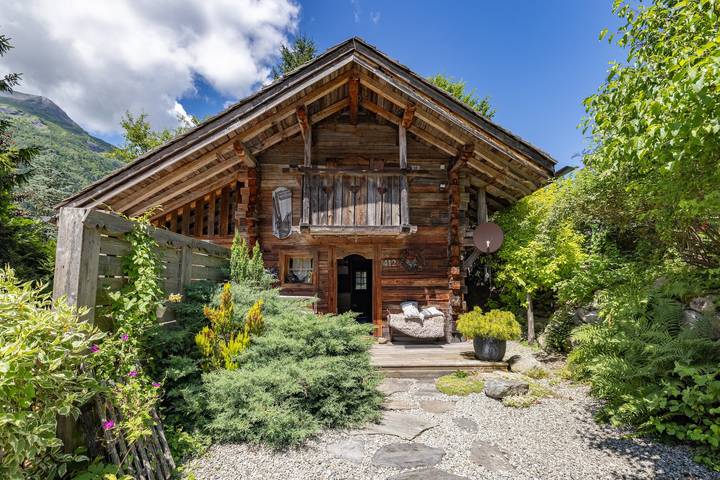 Chalet für 4 Personen, mit Balkon und Garten sowie Sauna und Whirlpool, kinderfreundlich - 1