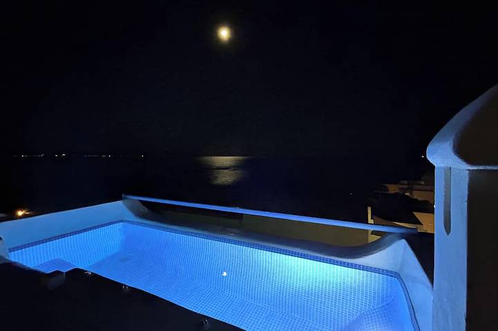 Location de vacances pour 9 personnes, avec balcon et jacuzzi dans Píso Livádi - 3