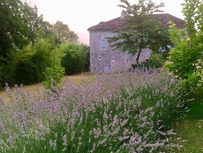Gîte pour 4 personnes, avec Terrasse et Jardin ainsi que Piscine et Vue à Tréjouls