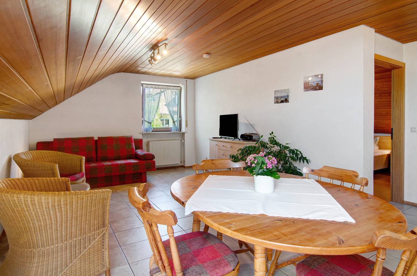 Ganze Wohnung, Ferienwohnung mit Gemeinschaftsgarten und Wi-Fi in Salem, Region Bodensee-Oberschwaben