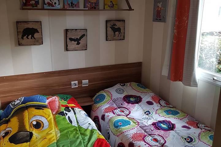 Comfortable 3 bedroom mobile home with air conditioning in Provence - Swimming pool and private lake in La Roque-d'Anthéron, Aix-en-Provence region