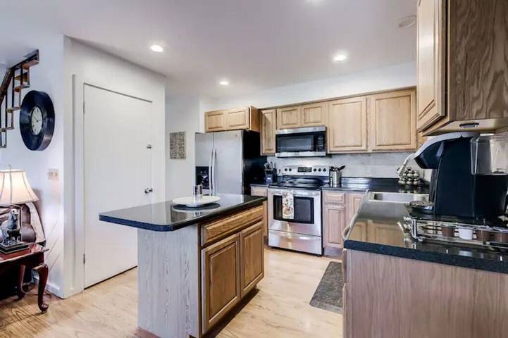 Log cabin for 10 people, with balcony in Oak Creek Canyon