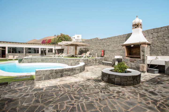 Appartamento intero, Incantevole appartamento "1" con terrazza, piscina comunitaria e Wi-Fi in La Asomada, Tias