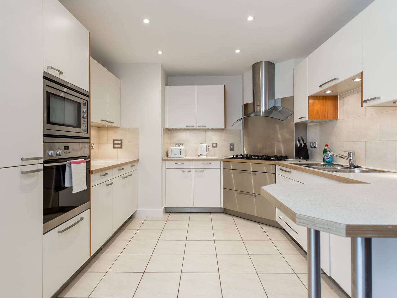 Entire apartment, Jibe Ho - Spacious Apartment with Harbour Views in Poole, Poole Harbour