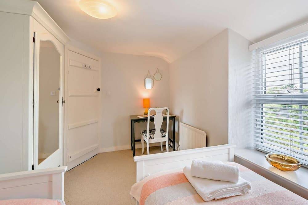 4 Bed in Grange -over- Sands (oc-lcc71) in Cartmel, Lake District