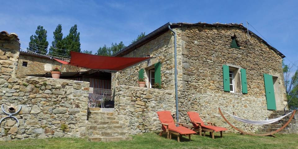 Gîte pour 4 personnes, avec jardin ainsi que sauna et terrasse