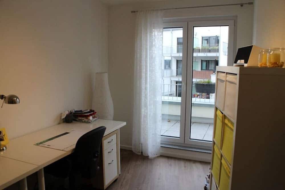 Entire apartment, Geschmackvolle 3-Zimmer-Wohnung  mit Balkon und Einbauküche in Bonn in Bonn, Rhineland
