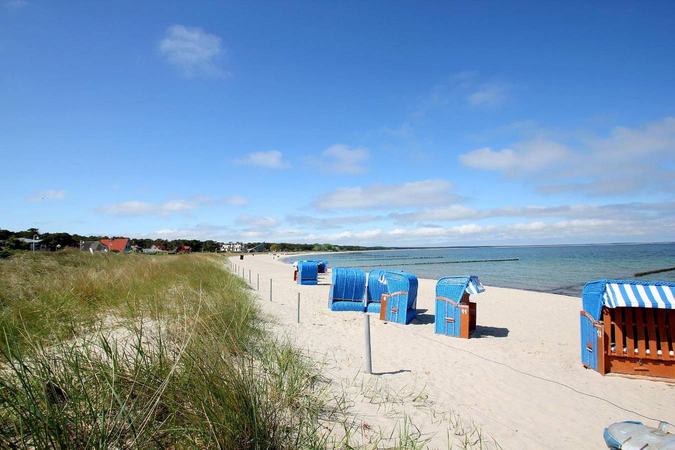 Appartement entier, Direkt hinter der Düne, mit Balkon und Meerblick - Strandvilla Böck Fewo 15 in Ostseebad Glowe, Glowe