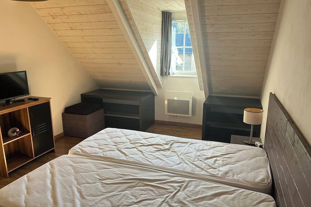 Entire apartment, 10 people - 2 bathrooms - Swimming pools - Terrace - Close to all amenities in Saint-Lary-Soulan, Pyrenees National Park