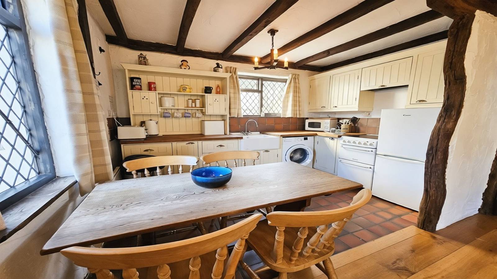 Honeycott | Sleeps 4 | Croyde Beach in Croyde, Devon