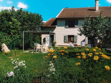 Gîte pour 5 personnes, avec terrasse et jardin à Largillay-Marsonnay