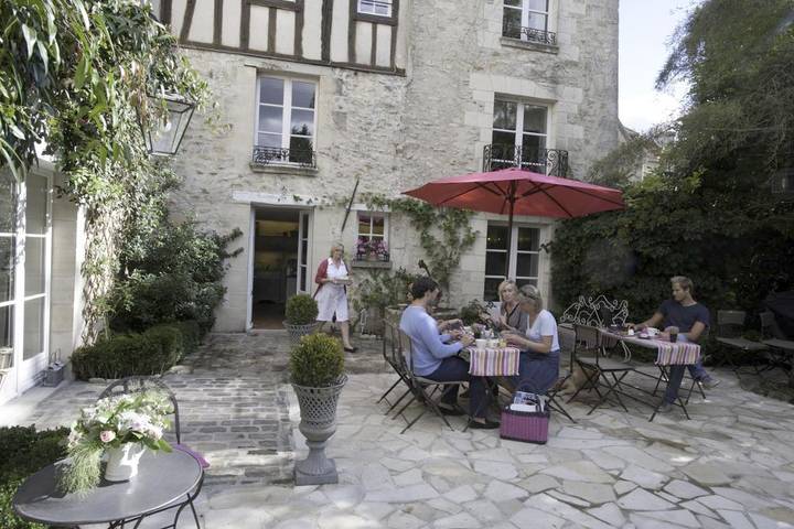 Chambre d’hôte pour 3 personnes, avec Terrasse et Jardin ainsi que Piscine et Vue à Mont-l'Évêque