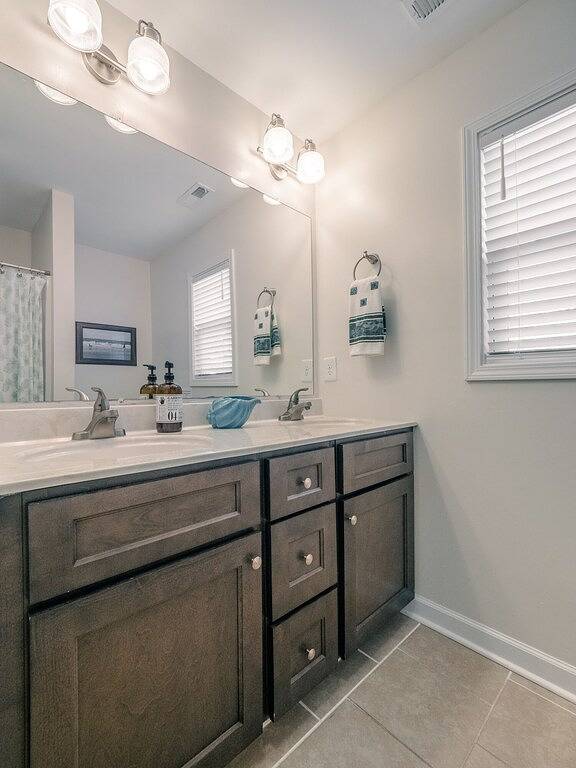 Vacation rental for 10 people, with pool and yard as well as balcony, with pets in North Topsail Beach