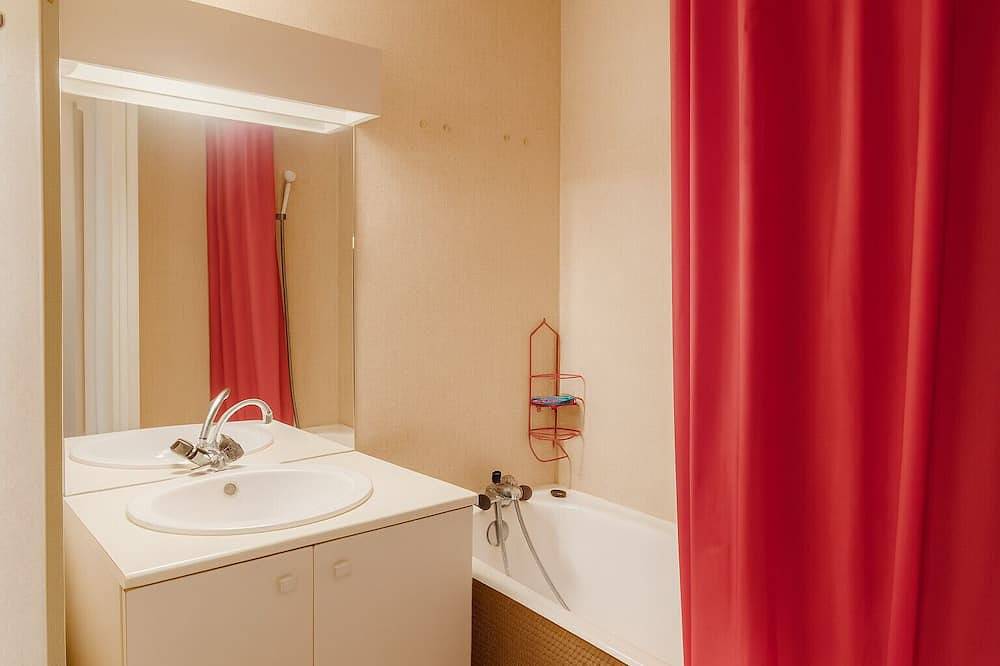 Entire apartment, Duplex lumineux et spacieux en plein centre bourg in Saint-Pierre-de-Chartreuse, Isère