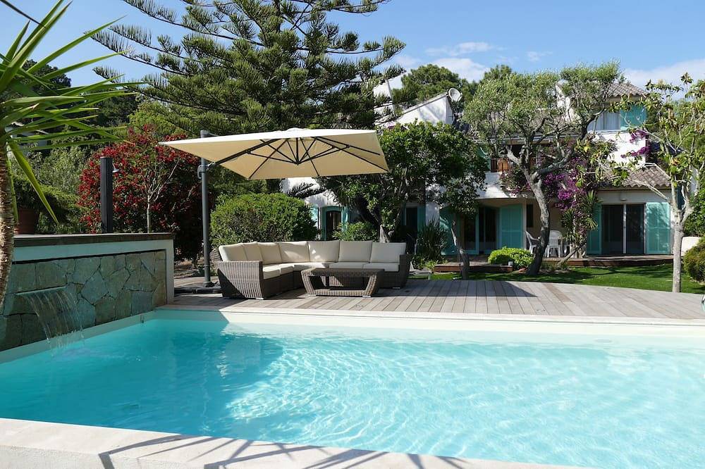 Villa pour 10 Personnes dans Cala Rossa, Lecci