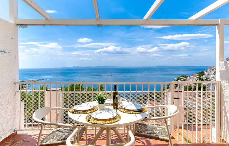 Maison de vacances pour 4 personnes, avec terrasse dans Canyelles Petites