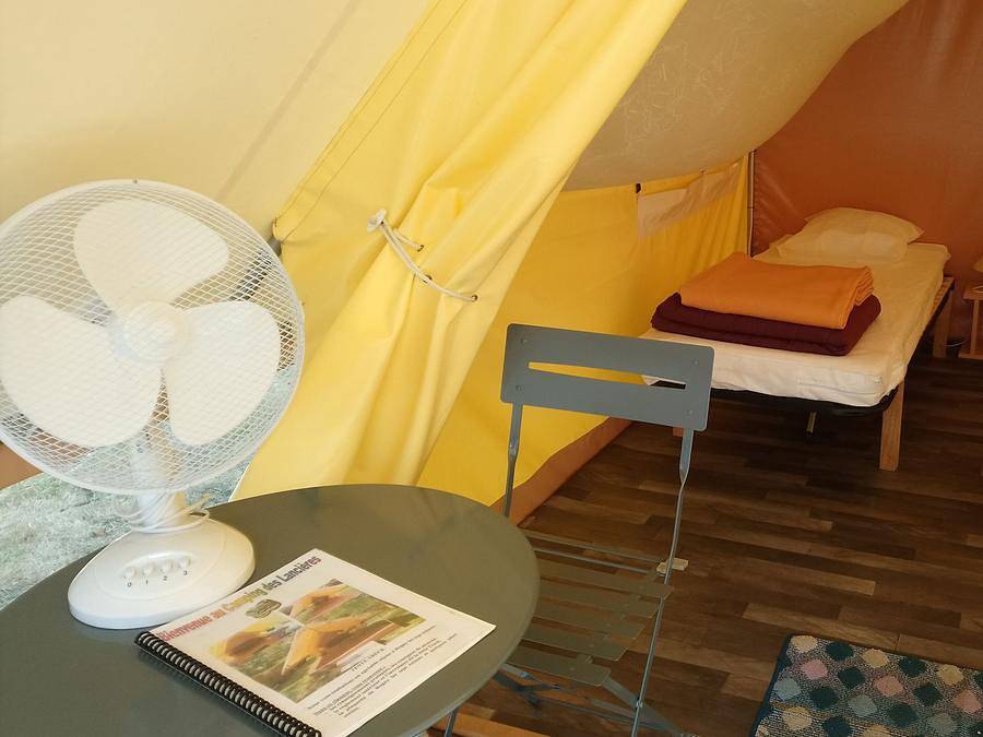 Camping des Lancières - Tente en toile et en bois 2 personnes - Canada Treck Lit double in Rogny-les-Sept-Écluses, Région d'Auxerre