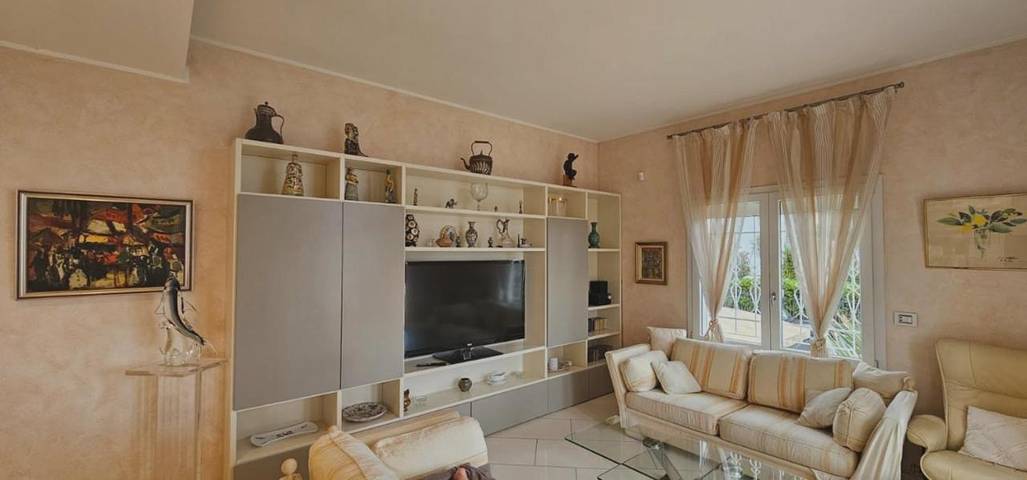 Villa pour 17 personnes, avec Balcon ainsi que Terrasse et Vue dans Golfe-Juan