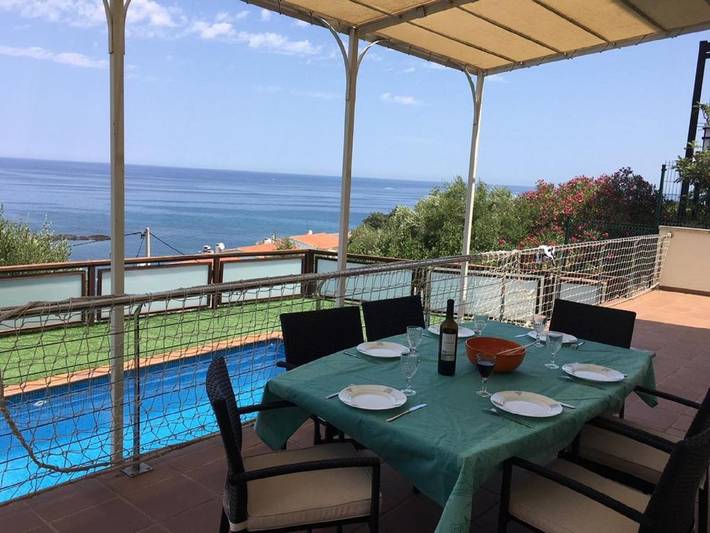 Casa rural para 6 personas, con Balcón y Terraza además de Jardín y Piscina en Llansá