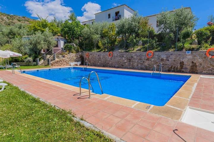 Casa de vacaciones para 6 personas, con jardín además de piscina y balcón en Válor