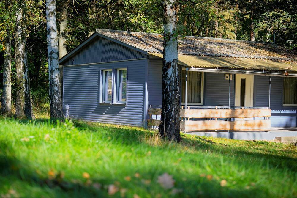Ganze Wohnung, Ferienhaus mitten im Grünen mit Terrasse in Moritzburg, Meißen Region