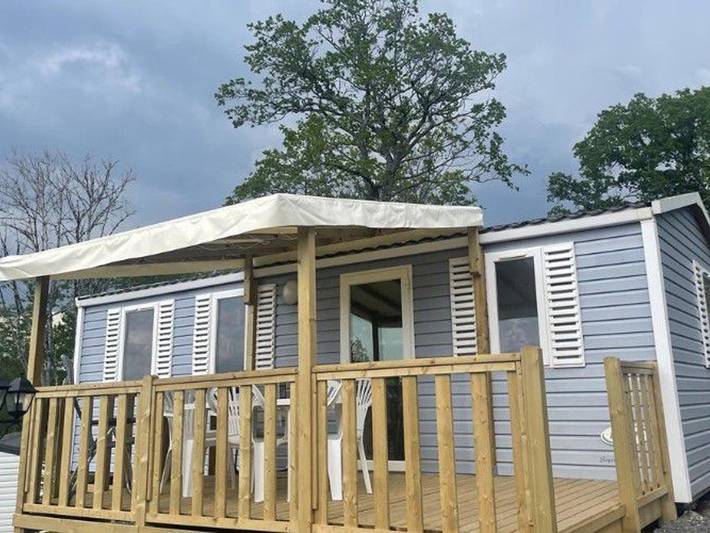 Mobil home pour 6 personnes, avec piscine et terrasse