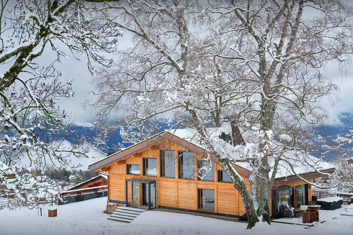 Chalet pour 12 personnes, avec jacuzzi ainsi que sauna et jardin