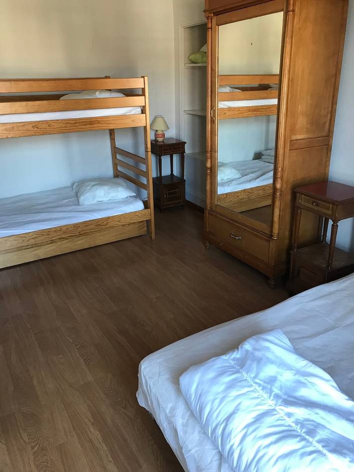 Ganze Wohnung, Apartment 'Jusqu'a 8 Schlafplätze' mit privater Terrasse und gemeinsamem Garten in Pontgibaud, Regionaler Naturpark Volcans d'Auvergne