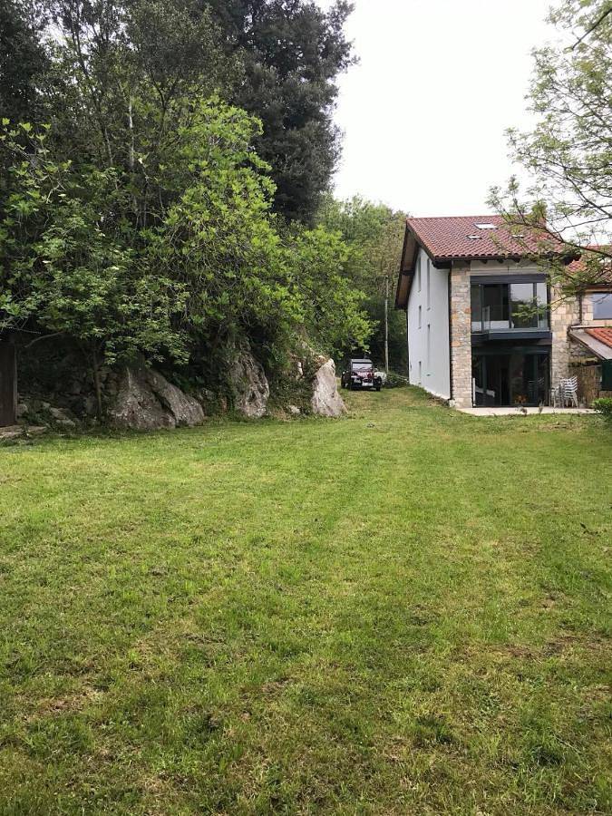 Location de vacances pour 6 personnes, avec vue ainsi que terrasse et jardin dans Solares