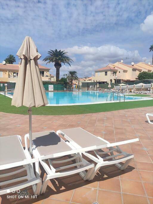 Bungalow para 4 personas, con terraza además de piscina para niños y piscina en Sonnenland