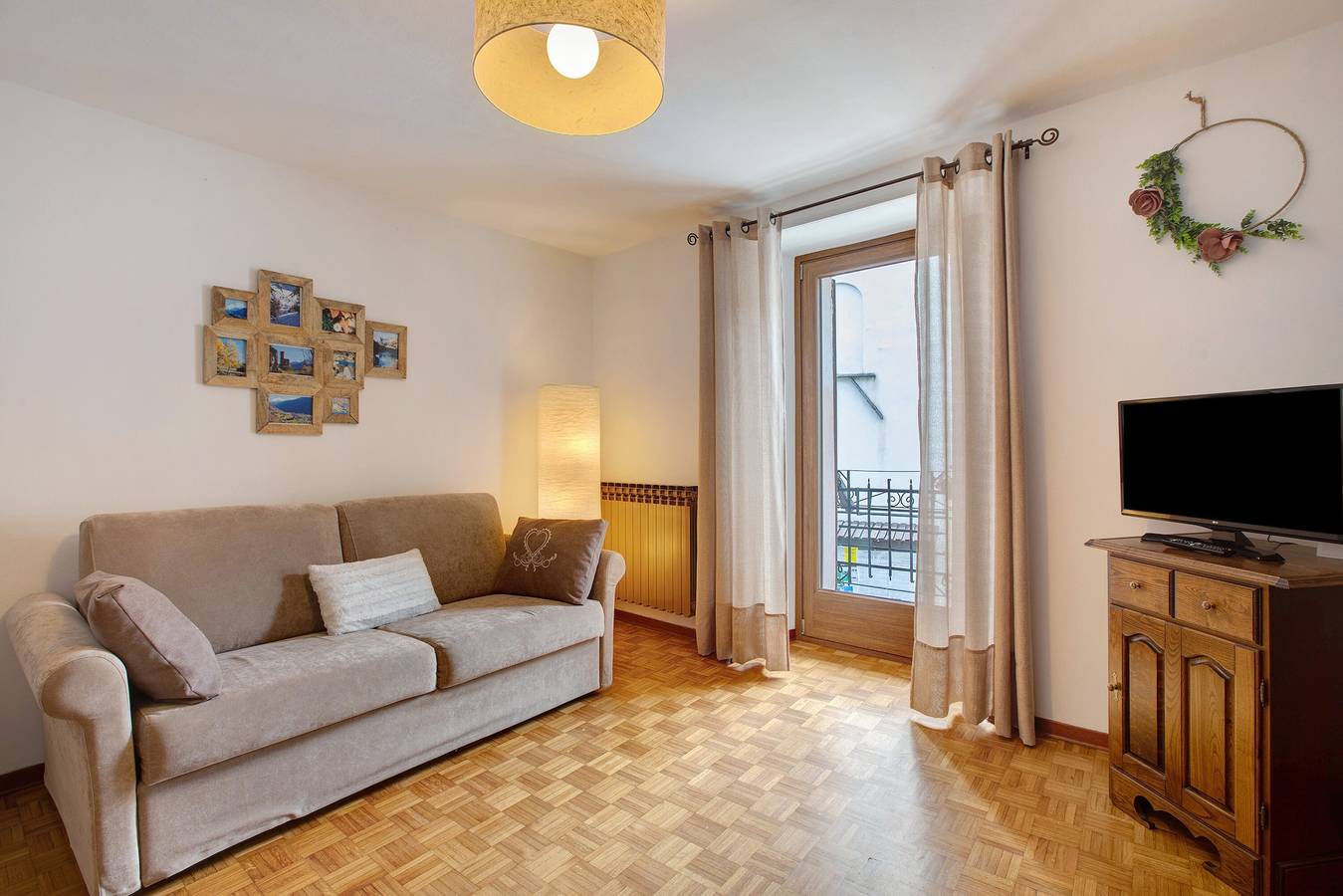 Appartement entier, Appartement panoramique au cœur de La Salle avec balcon et Wi-Fi rapide in La Salle, Comune di La Salle