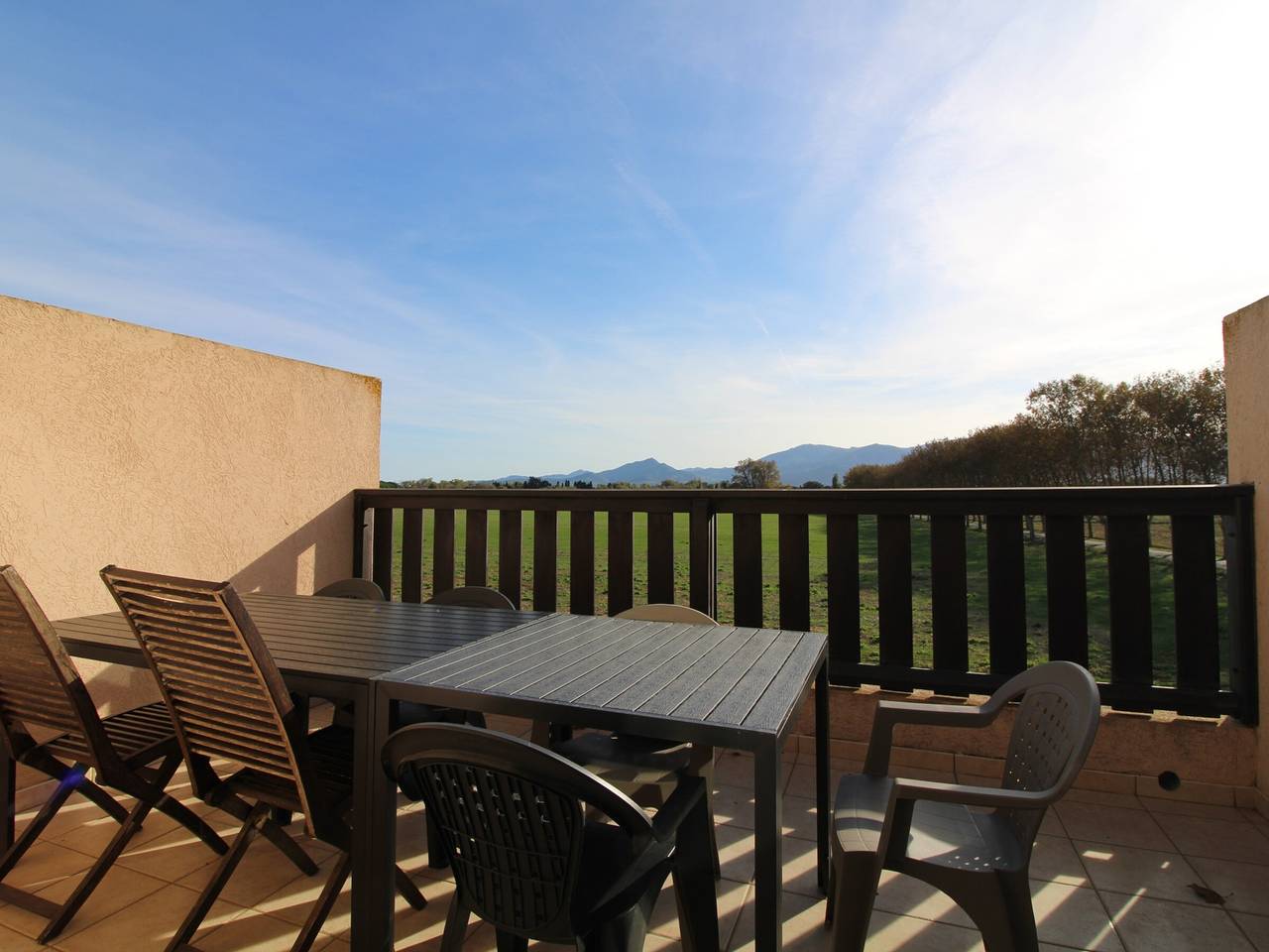 Entire apartment, Saint Cyprien - 2-Bedroom Apartment for 6 - Shared Pool, Terrace, Parking in Saint-Cyprien, Côte d'Améthyste