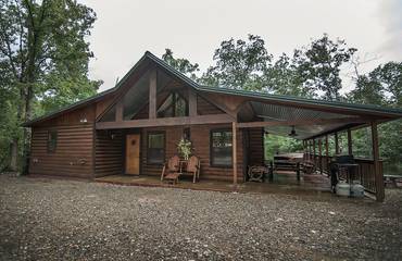 Log Cabin for 6 Guests in Hochatown, Broken Bow Lake, Picture 1