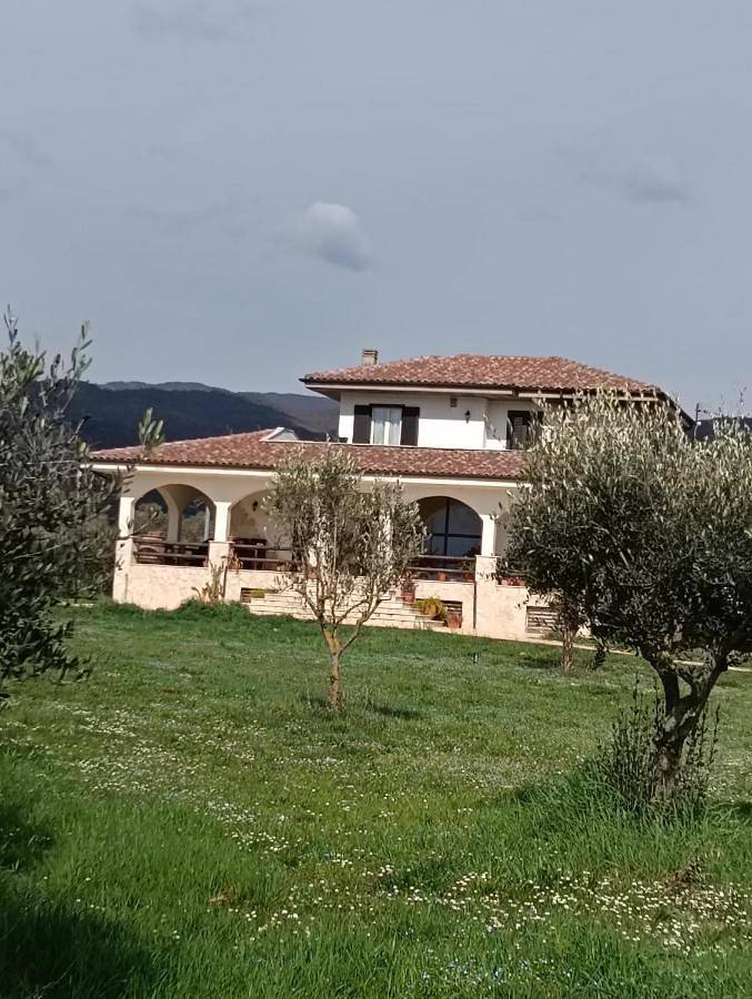 B&b per 5 persone, con Balcone e Terrazza nonché Giardino e Panorama a Pozzilli