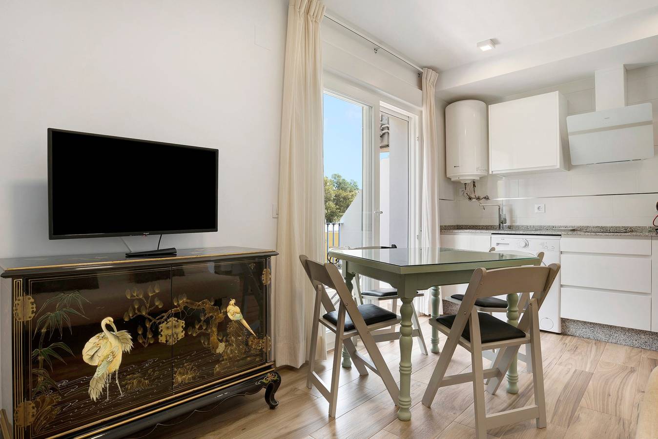 Apartamento entero, Apartamento 'Casa de 10 - 4A' con vistas a la montaña, piscina compartida y Wi-Fi in Vejer de la Frontera, Costa de la Luz