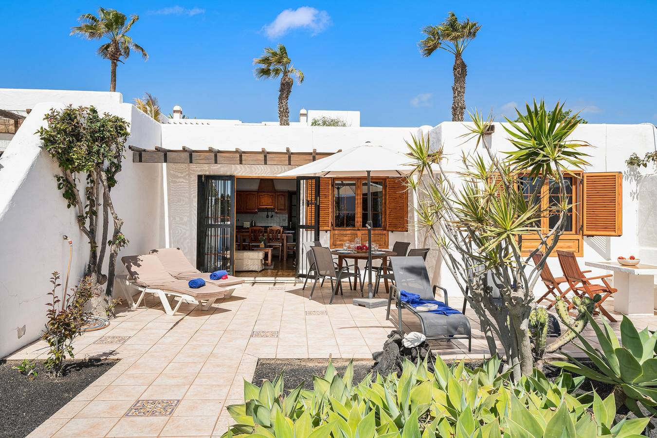 Ganze Wohnung, Ferienwohnung Puerto Chico X mit gemeinschaftlich genutztem Pool, privater Terrasse und Wlan in Playa Blanca, Yaiza