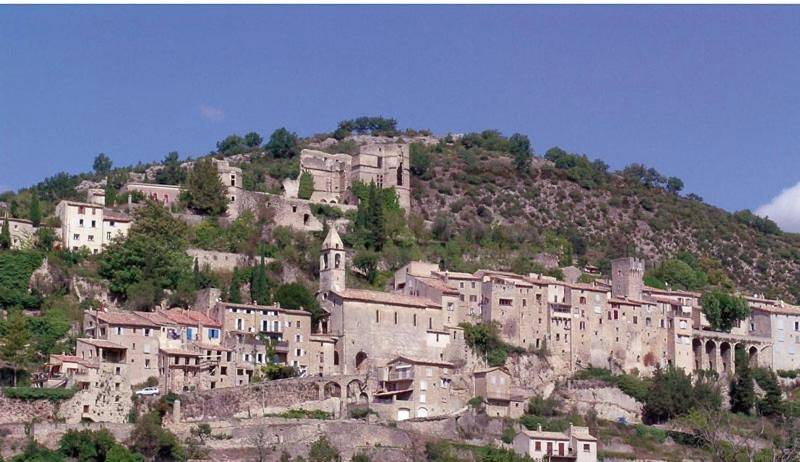 Three-Bedroom Apartment in Montbrun-les-Bains, Région de nyons