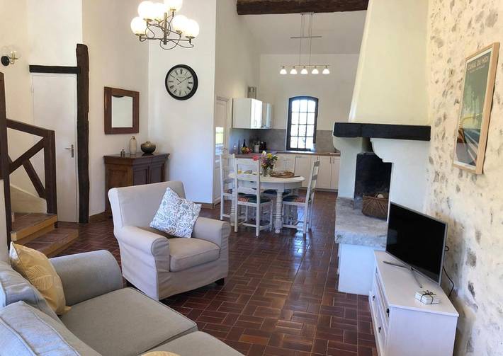 Gîte pour 3 personnes, avec piscine et jardin à La Bastide-de-Bousignac