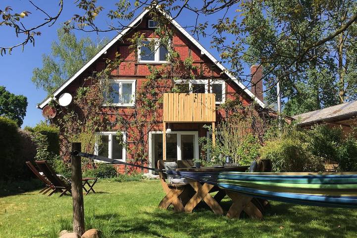 Ferienwohnung für 4 Personen, mit Terrasse und Garten in Waddeweitz