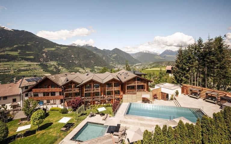 Hotel for 2 people, with hot tub and pool as well as garden and sauna - 1