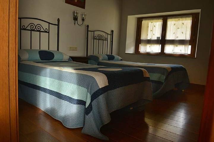 Gîte pour 8 personnes, avec jardin à Erro - 3