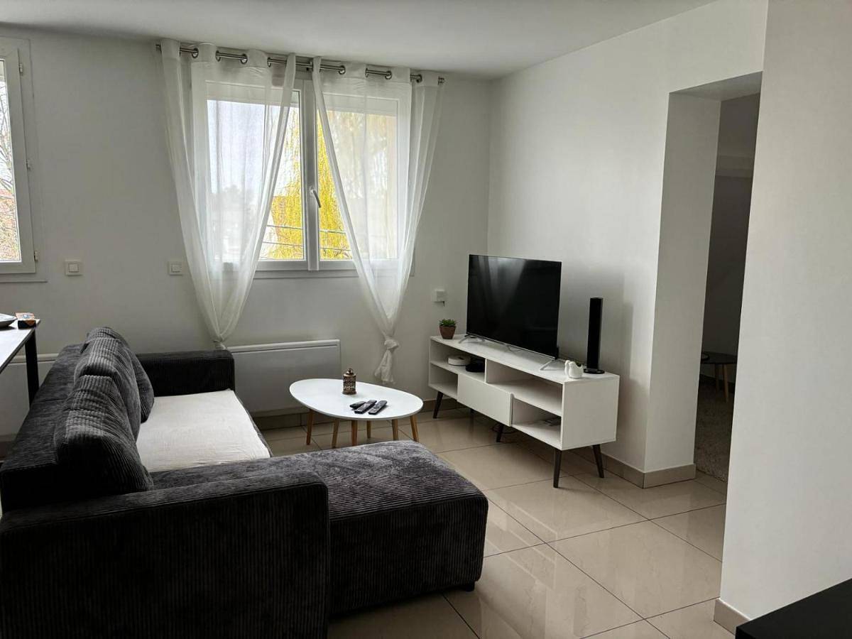 Appartement entier, One-Bedroom Apartment in Le Thillay, Val-d'Oise