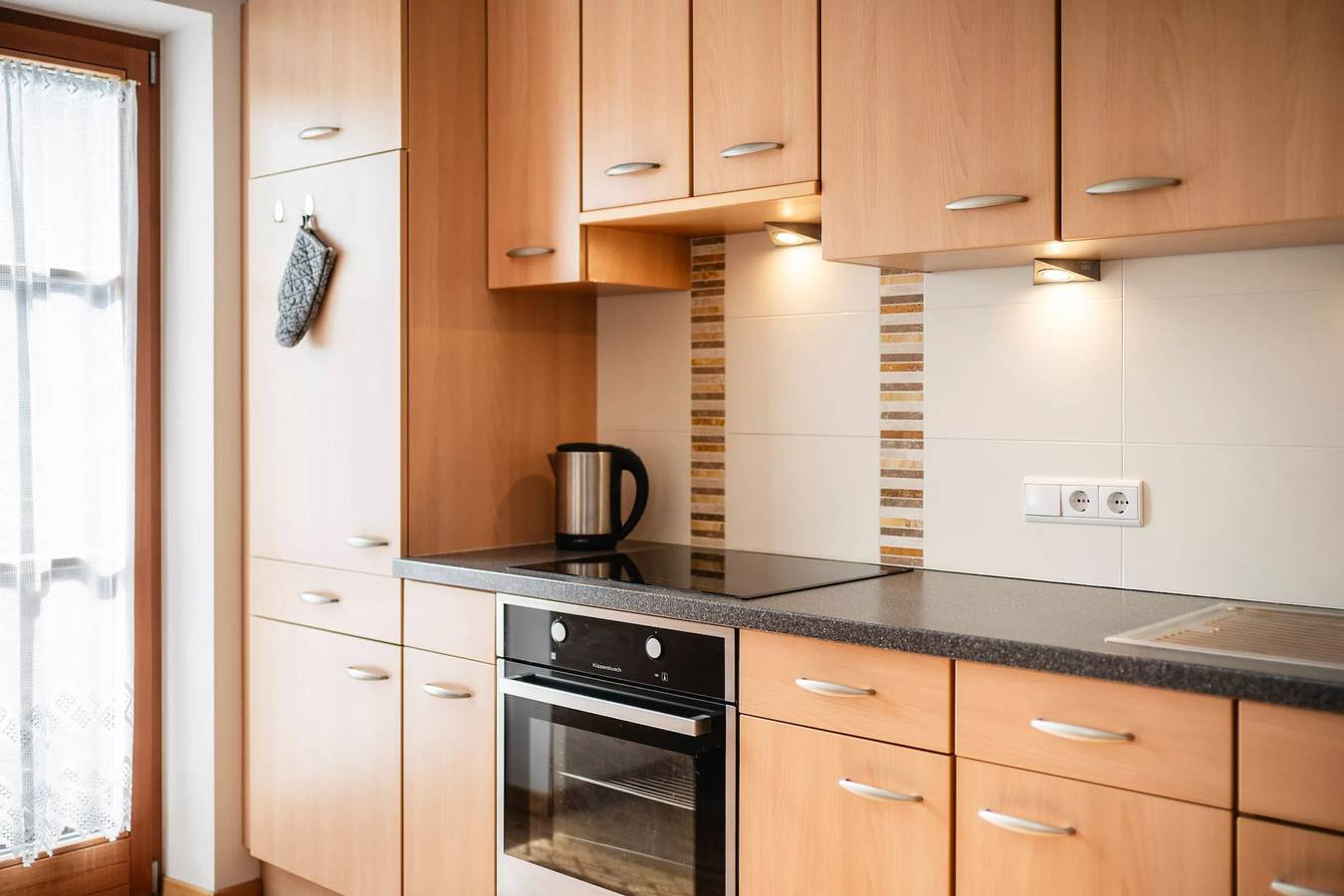 Entire apartment, Apartment 'Rieplechn App Bergblick' with Mountain View, Shared Garden and Wi-Fi in Sand in Taufers, Kronplatz