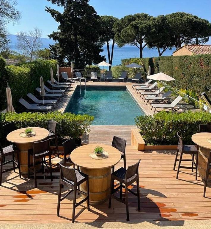 Hôtel pour 3 personnes, avec piscine ainsi que vue et jardin