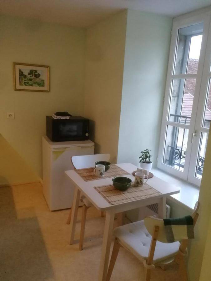 Appartement entier, One-Bedroom Apartment in Arbois (homonymie), Jura Francais