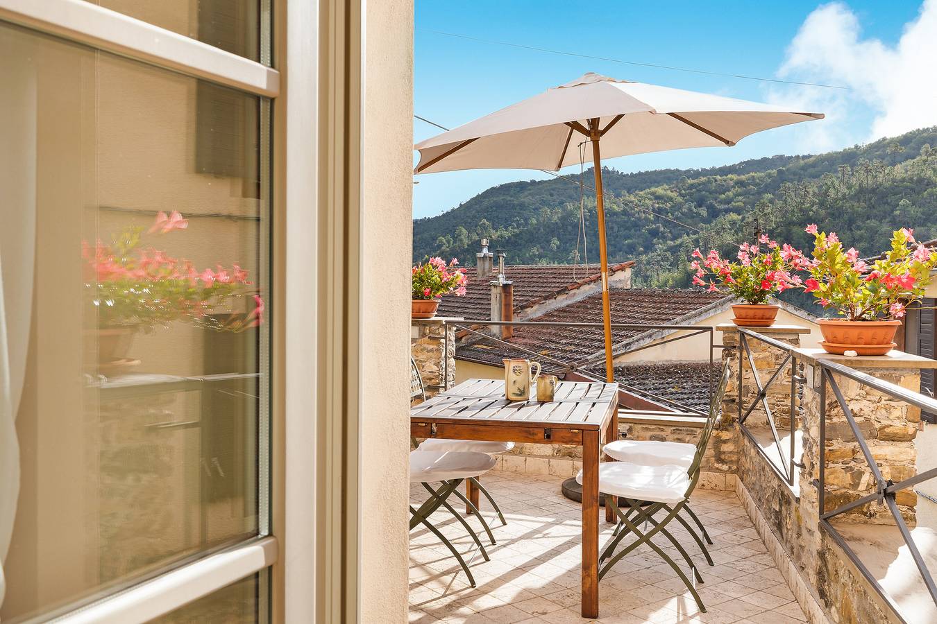 Ganze Wohnung, Ferienwohnung "Le Peonie - Clotilde" mit Bergblick, Garten und Wlan in Casanova Lerrone, Riviera di Ponente