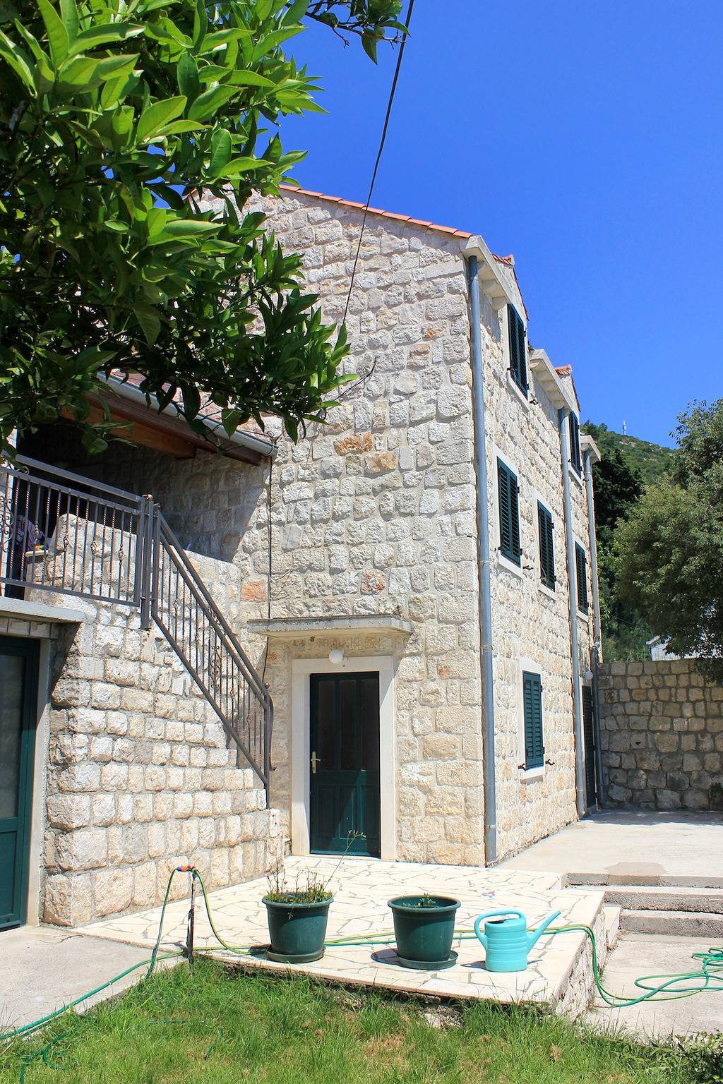 Ganze Wohnung, 1-Zimmer-Ferienwohnung mit Terrasse und Meerblick Sladenovici, Dubrovnik -b in Slano, Dubrovnik-Neretva