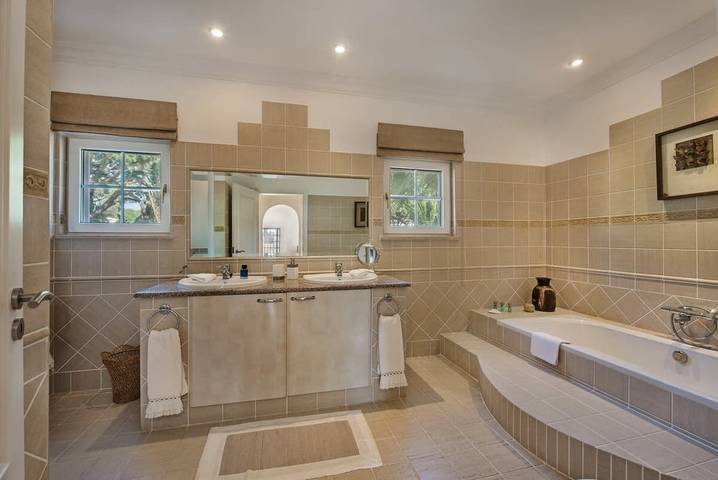 Villa pour 8 personnes, avec piscine et jardin, adapté aux familles dans Quinta do Lago - 4